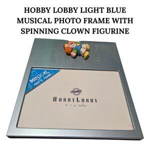 LIGHT BLUE MUSICAL "TWINKLE TWINKLE" 6X4 PHOTO FRAME W/ SPINNING CLOWN FIGURINE
